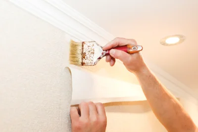 Pose de papier peint à Pamfou — revêtements muraux et toiles de verre